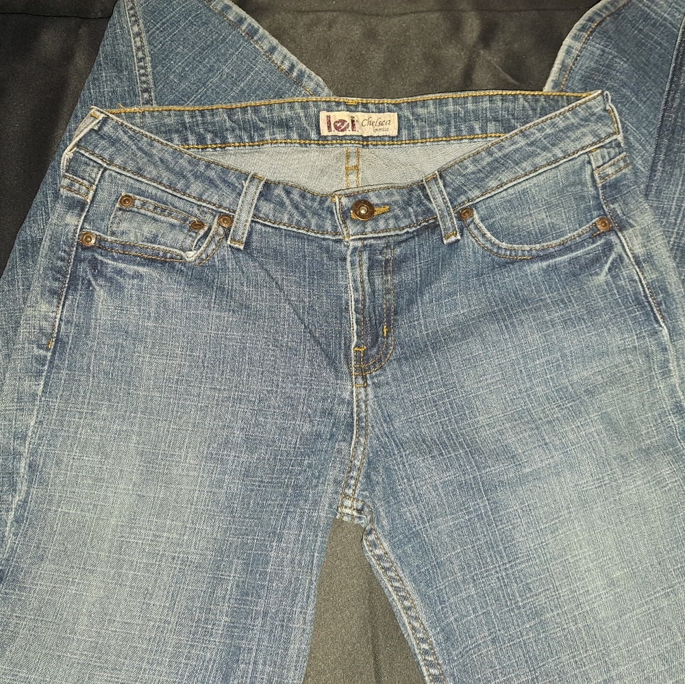 LeI Chelsea Low Rise size 9 women's jeans